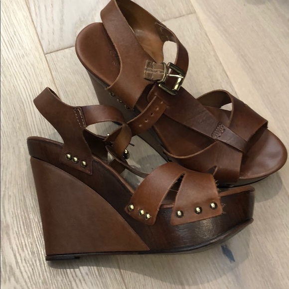 Kurt Geiger Shoes - Kurt Geiger platforms in brown/tan